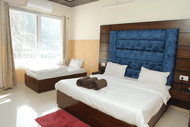 Modern room amenities and clean interiors at Hotel Sakshi Uttarkashi, known as the best hotel in Uttarkashi for spiritual travelers.