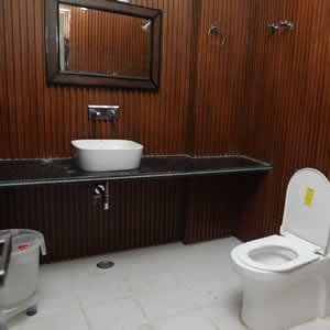 Clean and hygienic bathroom with modern fittings at Hotel Sakshi, known for best quality accommodation in Uttarkashi
