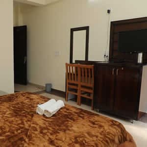 Clean and cozy room interior at Hotel Sakshi Uttarkashi, a top choice for travelers seeking budget hotels in Uttarkashi